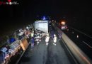 Stmk: Umgestürzter Anhänger blockiert die Fahrbahn