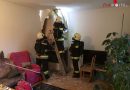 Oö: Kaminverkleidung brannte im Wohnzimmer → Brand in Neuzeug rasch bekämpft