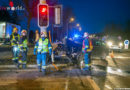Nö: Pkw prallt gegen einen Mast einer Ampelanlage