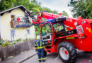 Oö: Teleskoplader für Patientientransport bei Rot-Kreuz-Assistenz-Einsatz verwendet