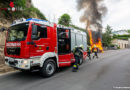 Nö: Autovollbrand in Krems droht auf Wohnhaus überzugreifen