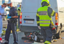 Oö: Alarmmeldung „Motorradlenker auf B 1 unter Fahrzeug“ in Leonding