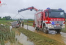 Bgld: Jennersdorfer Stadttaxi aus Hochwasser-Rückhaltebecken geborgen
