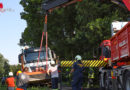 Oö: Schwierige Baustellen-Lkw-Bergung in Piberbach