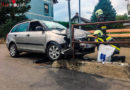 Stmk: Fahrzeug kollidiert frontal mit einer Mauer