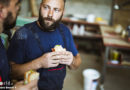 Sandwich oder Salat, Snack oder Schnitzel: Wie ausgewogen ernähren sich Berufstätige im Job in D und AT?