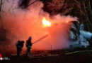 D: Brand von etwa 60 dicht gepressten, verpackten Heuballen in Werne