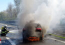 D: Pkw geht nach Kollision mit Lkw auf der A 57 bei Sonsbeck in Flammen auf