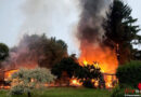 D: Gartenlaube und zwei Nebenbauten in Bremerhaven in Vollbrand