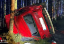 Oö: Suche nach Unfallfahrzeug in Waldstück in Mehrnbach