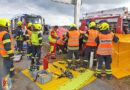Oö: Pkw-Unfall mit Personenrettung (gr. Seitenöffnung) auf B 129 in Alkoven