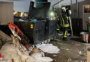 D: Müllcontainer brennen im Innenhof einer Bäckerei in Dortmund