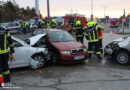 Oö: Kollision dreier Autos in Kreuzungsbereich bei Pasching