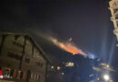 Schweiz: Waldbrand mit Hubschrauberunterstützung im Bereich der BLS-Bahnlinie bei Steg-Hohtenn