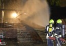 D: Brand mehrerer Müllcontainer gfreift auf Holzkonstruktion an der Zellerschule in Nagold über