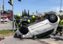 Oö: Auto blieb nach Kollision in Attnang-Puchheim am Dach liegen