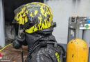 D: Aufwändiges Feuer in einer Gewerbehalle in Oberhausen