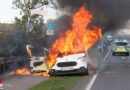 D: Kleintransporter in Düren in Flammen aufgegangen