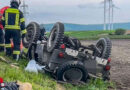 Nö: Alter Militärjeep landet am Dach → fünf Insassen aus Fahrzeug geschleudert, ein Toter (67)