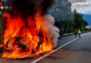 Schweiz: Lieferwagen geht nach Störungsmeldung und lautem Knall auf A 13 in Flammen auf
