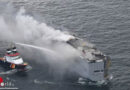 NL: Feuer auf Frachtschiff mit 3.000 Autos → Besatzung springt vom Schiff: ein Toter, 22 Verletzte → drohende Umweltkatastrophe