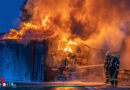 Nö: Pferdetransport-Lkw auf A1 bei Stadt Haag nach Reifenplatzer verunfallt und in Brand geraten → Feuerwehrmann rettet zwei Schwerverletzte
