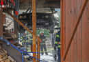 Oö: 11 Feuerwehren bei brennendem Pkw in altem Bauernhof in St. Marienkirchen a.d. Polsenz