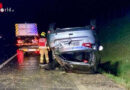 Nö: Kleinbus mit Pkw auf Anhänger auf A1 bei Pöchlarn verunfallt → drei Verletzte