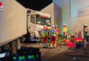 D: Sattelschlepper schiebt Kleinbus an Hauswand → zwei Tote und zwei Schwerverletzte in Kleve