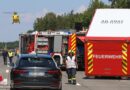 Oö: Pkw prallt auf A1 gegen Holzanhänger → Schwerstverletzter unter Reanimationsbedingungen ins Krankenhaus