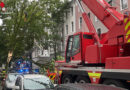 D: Abgeknickter Baum zerstört drei Pkw und einen Motorroller in Dortmund