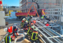 D: Bauarbeiter unter Metallkonstruktion eingeklemmt