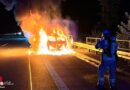 D: Autobrand mit Personensuche auf der A 57 bei Goch
