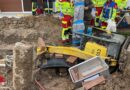 D: Arbeiter (27) in Dortmund mit Bein unter Kleinbagger eingeklemmt