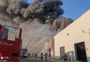 Nö: Großbrand in Gewerbebetrieb in Biedermannsdorf → Sichtbehinderung auf A 2, 300 Kräfte im Einsatz, vier Verletzte