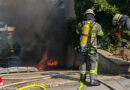 D: Auto in Garage in Arnsberg in Vollbrand
