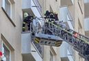 Bayern: Küchenbrand in München: Familie mit Drehleiter gerettet