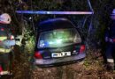 Bgld: Nächtliche Autobergung aus kleinem Waldstück in Oberwart