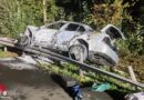 D: Auto nach Zusammenstoß mit anderen Pkw auf Leitplanke stehend in Vollbrand (A 43)