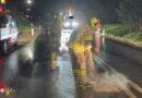 Tirol: Ölspur im Morgengrauen auf der B165, Gerlosbundesstraße
