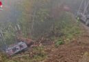 Stmk: Holztransporter-Gespann in Kapfenberg über Böschung gestürzt