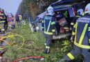 Oö: Insassen nach Kollision Kleinbus mit Lkw auf Westautobahn bei Ohlsdorf eingeschlossen