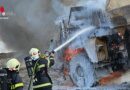 Nö: Brand eines Muldenkippers im Gewerbegebiet St. Pölten