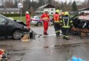 Oö: Eine Person bei Pkw-Kreuzungsunfall mit zwei Verletzten in Vorchdorf befreit