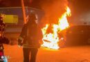 D: In Flammen stehendes Auto in Dortmund