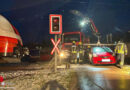 Nö: Auto steckt im Gleisbett → Zug konnte im Schneetreiben gerade noch anhalten