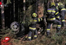 Stmk: Auto auf B 77 bei Lobmingtal 25 Meter in Wald gestürzt