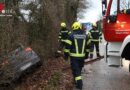 Oö: Auto bei Rückwärtseinparkversuch in Steinhaus in einer Böschung gelandet