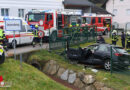 Oö: Auto bei Unfall in Schlüßlberg über Entwässerungsgraben in Gehege geschleudert