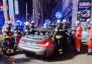 Bayern: Zwei Schwerverletzte in Unfallfahrzeugen in München eingeklemmt und von Feuerwehr befreit